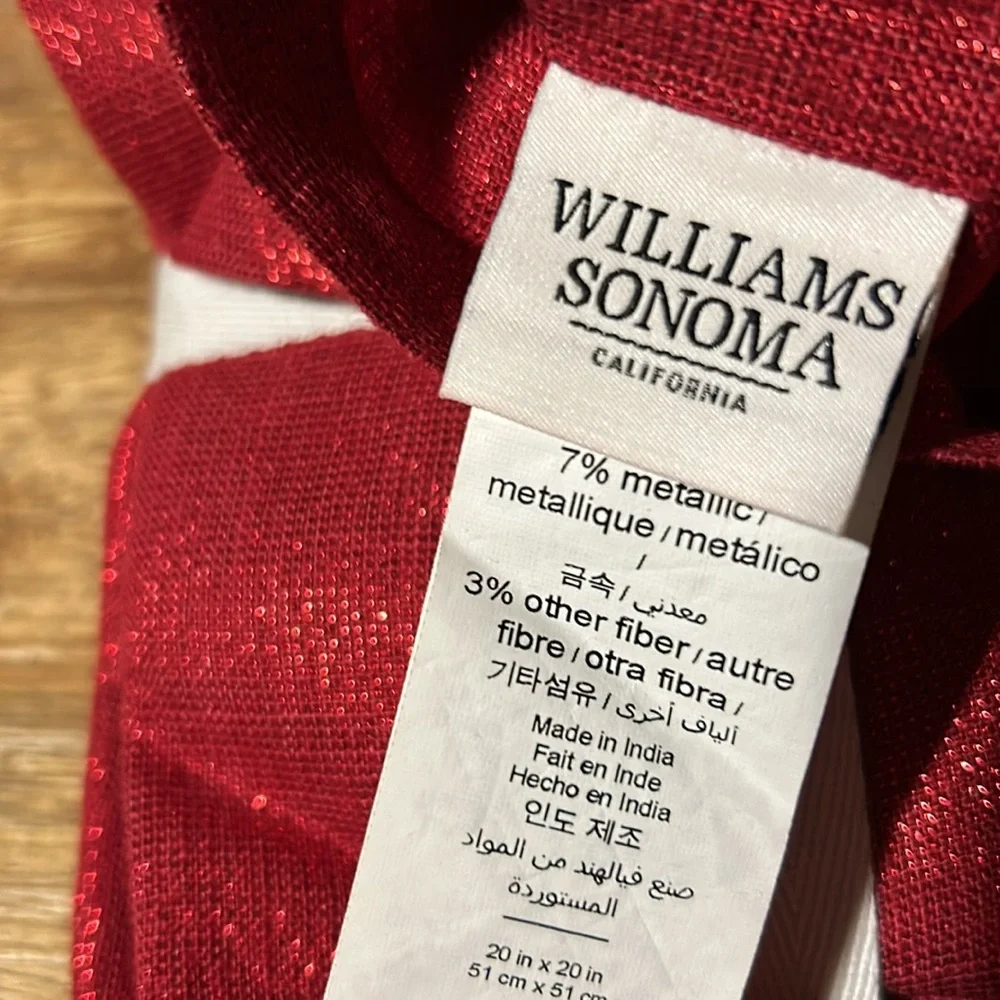 Williams Sonoma Red Metallic set of 4 Dinner Napkins BNWT